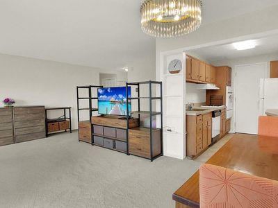 10201 Grosvenor Pl APT 1412
