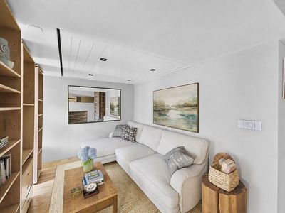 305 W 52nd St APT 6A