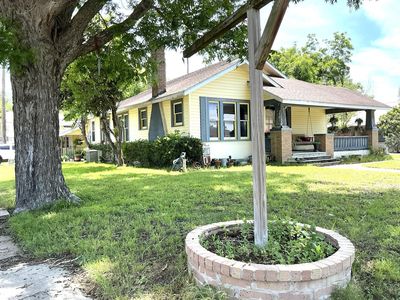 Property at 1026 Saint Paul St, Gonzales, TX