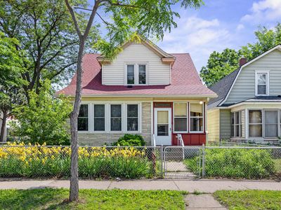 898 Western Ave N
