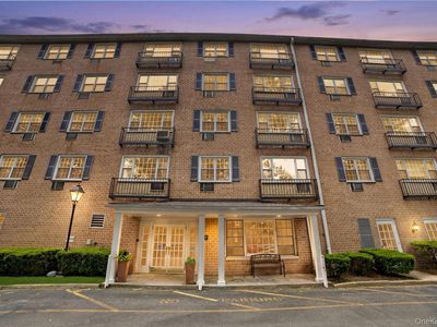 4 Consulate Drive #3C