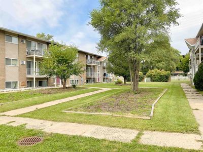410 Lippincott Blvd