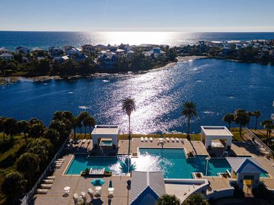 114 Carillon Market St #212