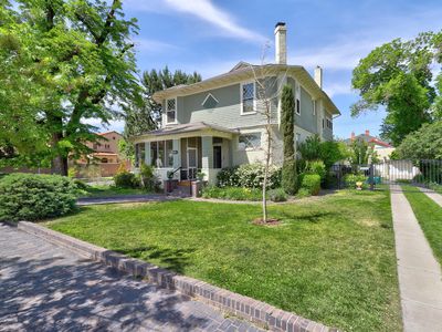 1123 Tijeras Ave NW