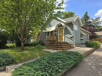 209 University Ave E