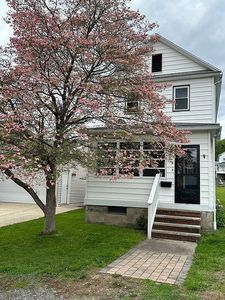10 E Stanton St