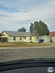 Property at 319 Roadrunner Ln, Imperial, CA