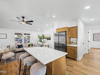 2526 E BEHREND Drive