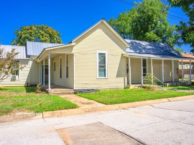 500 Robinson Ave