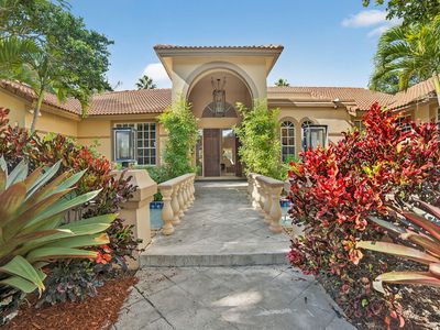 5328 E Leitner Drive