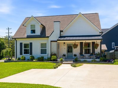 1001 Graybar Ln