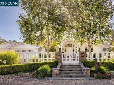 694 Los Palos Dr