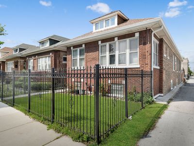 5914 S Washtenaw Ave