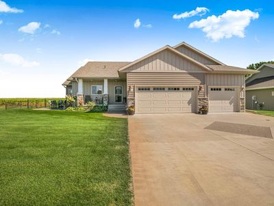 932 Waters Edge Cir