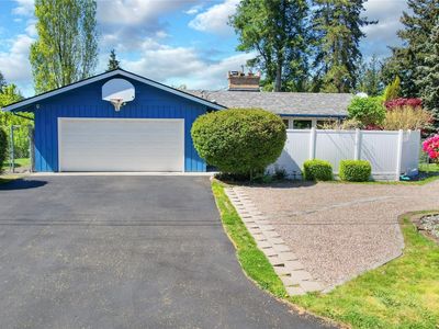 3961 NW Country Lane