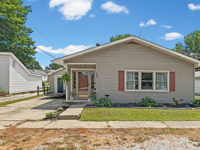 205 W Adams St