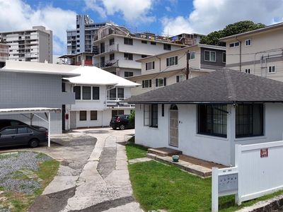 1044 Green St APT A