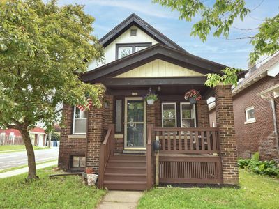 2742 South Howell AVENUE