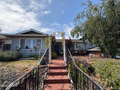 836 Clemens Way