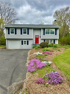 565 Meadowbrook Pkwy W