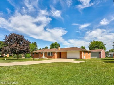 5992 Dubois Rd
