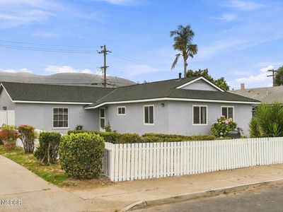 1104 E Peach Ave