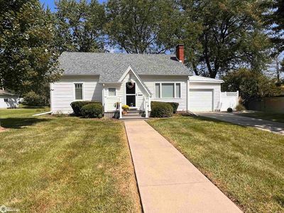 913 E Adams Ave