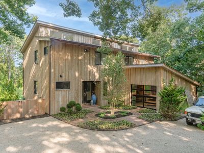 2 Oyster Shores Rd