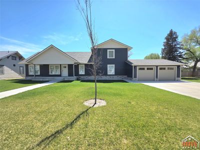 103 E Mendoza Ave