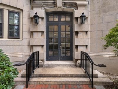 985 Memorial Dr APT 401