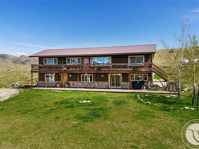 82 Spreading Winge Ln