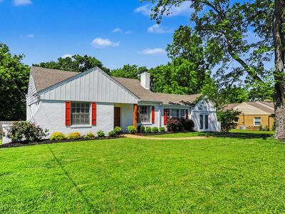 1207 Kenwood Dr