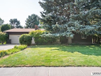 776 Adell Ave