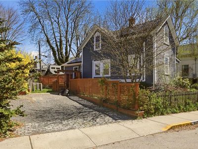 21 Clinton Ave