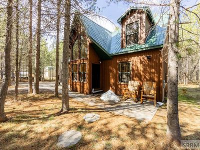 3931 Captain Henry Dr
