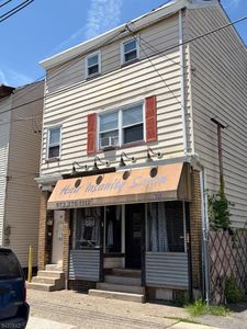 74 E 13Th St
