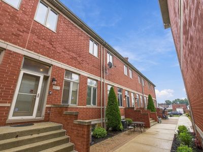 820 W 36th St Unit 2