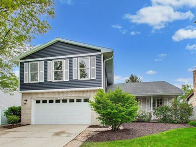 Property at 1101 Oakwood Dr, Westmont, IL