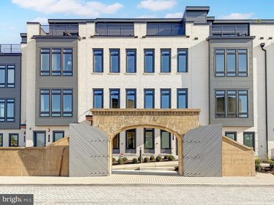 61 Lower Service Ct NW #877