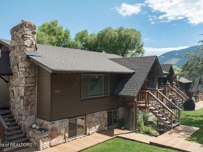 445 Aspen Dr