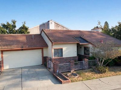 73 Ishi Cir