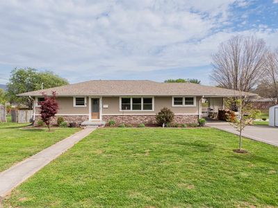 913 Locust Dr