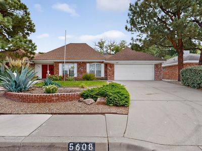 5608 Fair Oak Trl NE