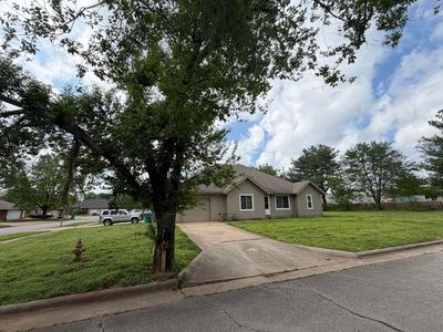 903 W Raynellst & 3041 S Pinehurstav