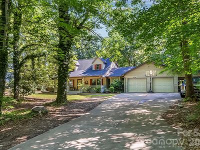 34 Lakeside Dr