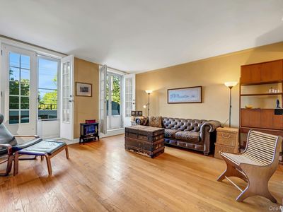 208 Centre Avenue #2A