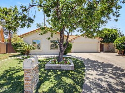 1933 E MARQUETTE Drive