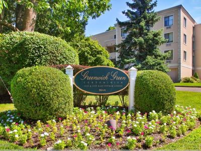 1525 E Putnam Ave APT 303