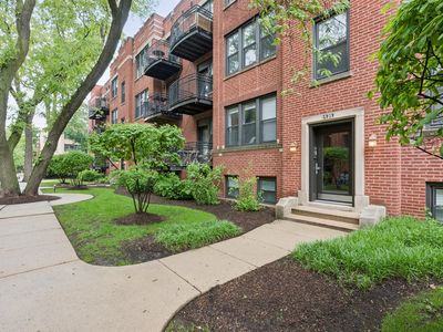 5919 N Paulina St APT 2W