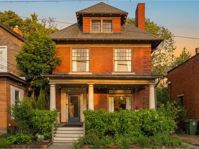 606 Center St